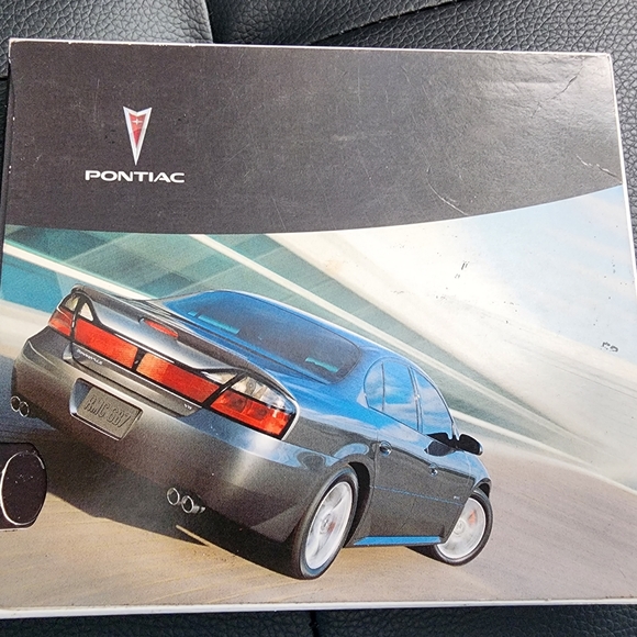 2005 Pontiac Bonneville User Manual and Cd - Picture 3 of 3